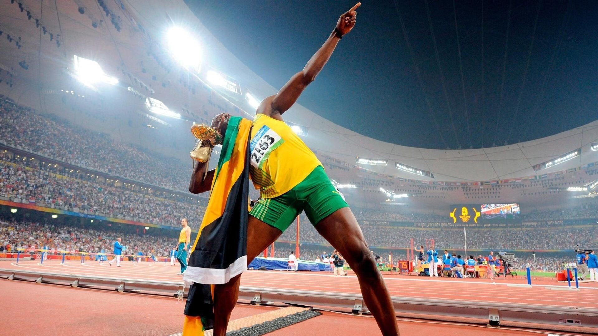 亚洲羽毛球锦标赛男单争夺激烈，国羽选手纷纷晋级四强，亚洲羽毛球冠军