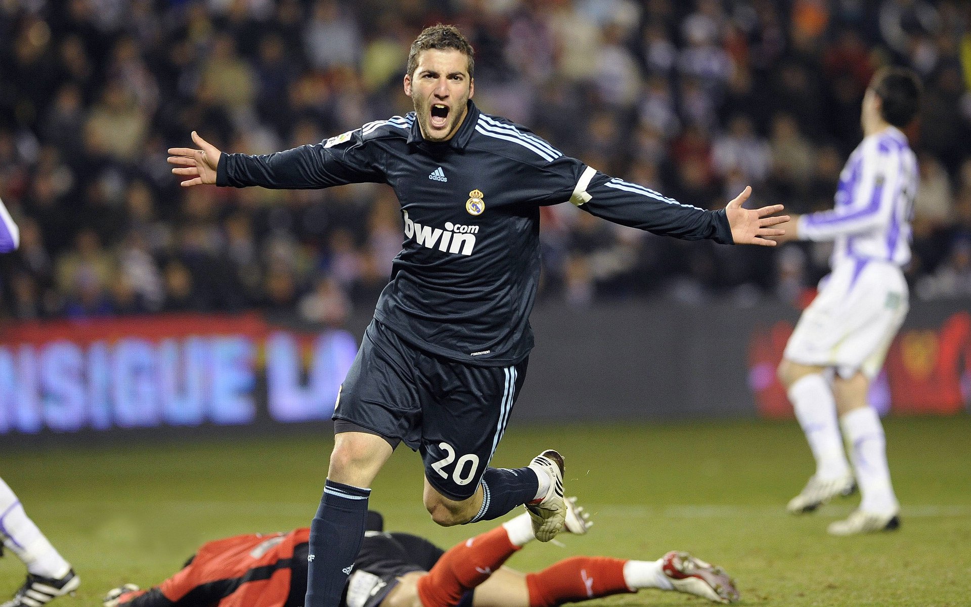 开云体育在线赛事直播-五大联赛比赛中是否越来越多采用双边路突破战术，双边路体系